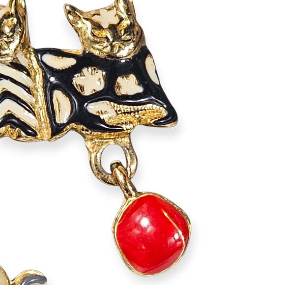 Vintage ANGEL Signed Multi Color Enamel Kitty Cat Kitten Brooch w/Toy Dangles - Picture 3 of 11